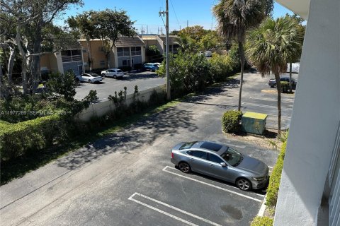 Condo in Deerfield Beach, Florida, 2 bedrooms  № 2041655 - photo 22