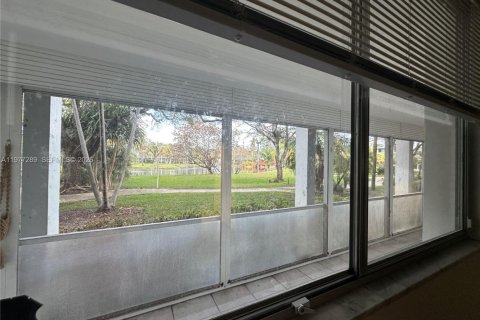 Condo in Deerfield Beach, Florida, 2 bedrooms  № 2041655 - photo 14
