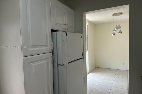 Condo in Deerfield Beach, Florida, 2 bedrooms  № 2041655 - photo 5