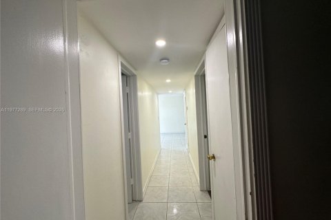 Condo in Deerfield Beach, Florida, 2 bedrooms  № 2041655 - photo 6