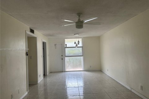 Condo in Deerfield Beach, Florida, 2 bedrooms  № 2041655 - photo 2