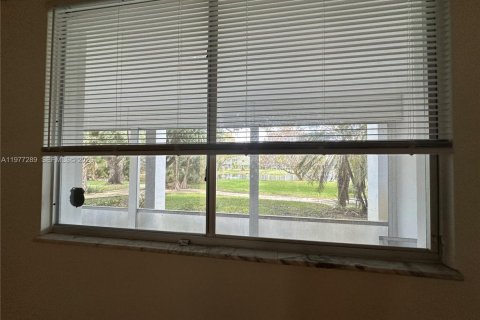 Condo in Deerfield Beach, Florida, 2 bedrooms  № 2041655 - photo 13
