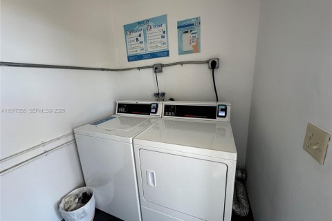 Condo in Deerfield Beach, Florida, 2 bedrooms  № 2041655 - photo 21