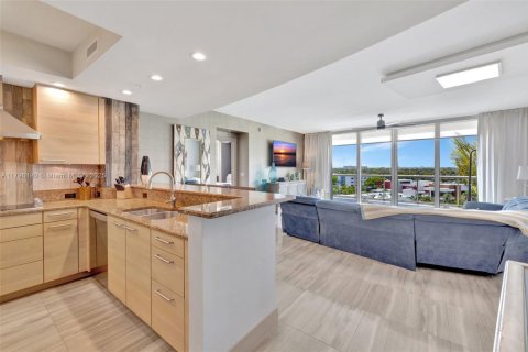 Condo in Pompano Beach, Florida, 2 bedrooms  № 1708316 - photo 11