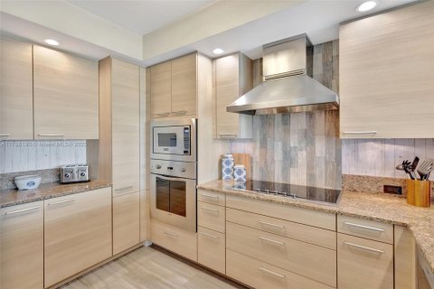 Condo in Pompano Beach, Florida, 2 bedrooms  № 1708316 - photo 5