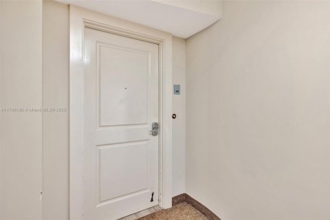 Condo in Pompano Beach, Florida, 2 bedrooms  № 1708316 - photo 3