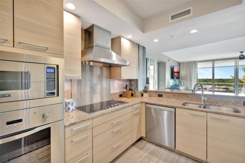 Condo in Pompano Beach, Florida, 2 bedrooms  № 1708316 - photo 8