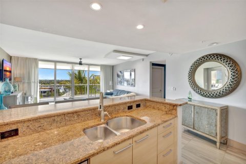 Condo in Pompano Beach, Florida, 2 bedrooms  № 1708316 - photo 9