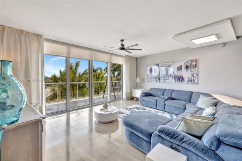 Condo in Pompano Beach, Florida, 2 bedrooms  № 1708316 - photo 13