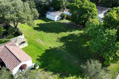 Terreno en venta en El Portal, Florida № 1955848 - foto 3