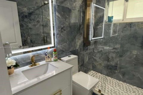 House in Miami, Florida 3 bedrooms, 150.41 sq.m. № 1944939 - photo 22