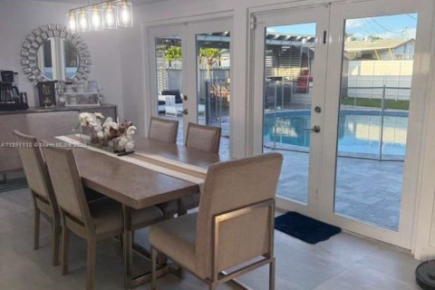 House in Miami, Florida 3 bedrooms, 150.41 sq.m. № 1944939 - photo 7