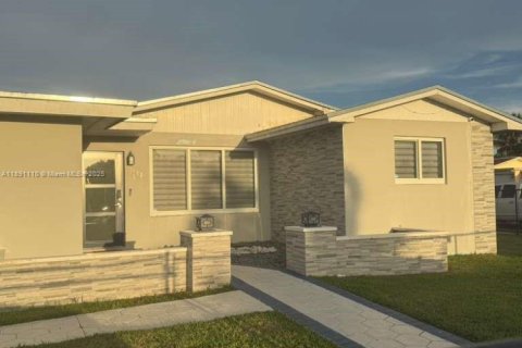 House in Miami, Florida 3 bedrooms, 150.41 sq.m. № 1944939 - photo 27