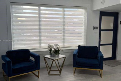 House in Miami, Florida 3 bedrooms, 150.41 sq.m. № 1944939 - photo 3