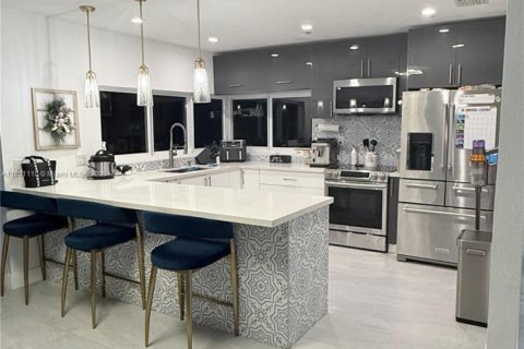 House in Miami, Florida 3 bedrooms, 150.41 sq.m. № 1944939 - photo 1