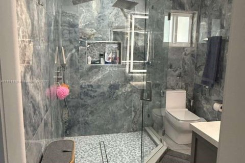 House in Miami, Florida 3 bedrooms, 150.41 sq.m. № 1944939 - photo 16