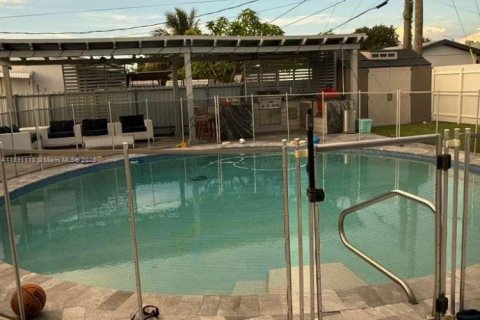 House in Miami, Florida 3 bedrooms, 150.41 sq.m. № 1944939 - photo 28