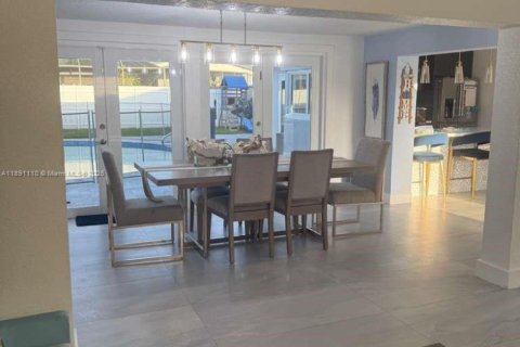 House in Miami, Florida 3 bedrooms, 150.41 sq.m. № 1944939 - photo 4