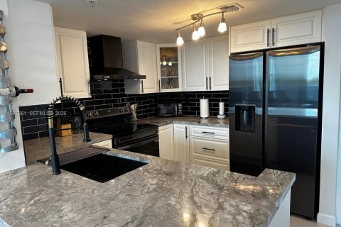 Кондоминиум с 1 спальней в Майами, Флорида № 2003663