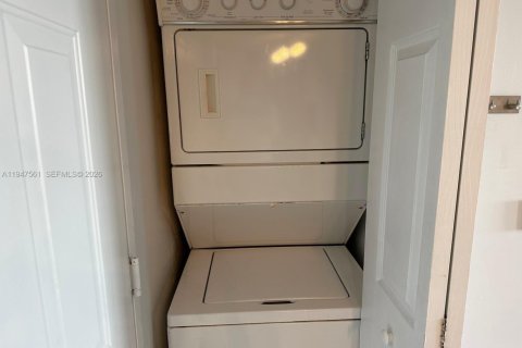 Снять в аренду кондоминиум в Майами, Флорида 1 спальня, 76.55м2, № 2003663 - фото 3