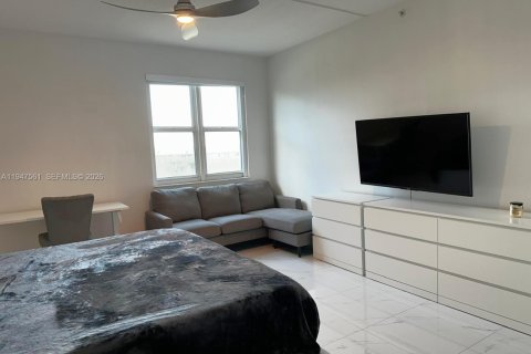Снять в аренду кондоминиум в Майами, Флорида 1 спальня, 76.55м2, № 2003663 - фото 15