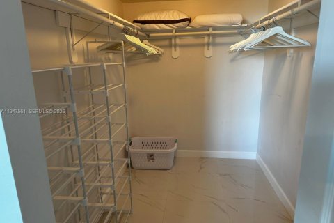 Снять в аренду кондоминиум в Майами, Флорида 1 спальня, 76.55м2, № 2003663 - фото 23