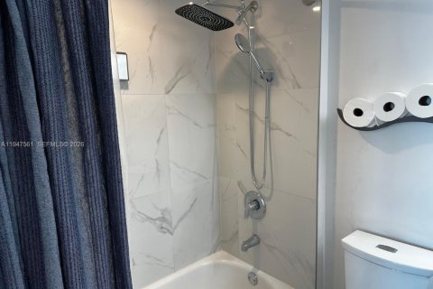 Снять в аренду кондоминиум в Майами, Флорида 1 спальня, 76.55м2, № 2003663 - фото 19