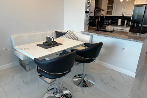 Снять в аренду кондоминиум в Майами, Флорида 1 спальня, 76.55м2, № 2003663 - фото 9