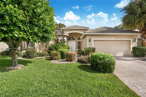 House in Delray Beach, Florida 3 bedrooms, 221.48 sq.m. № 1738774 - photo 1