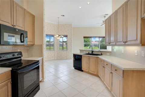 House in Delray Beach, Florida 3 bedrooms, 221.48 sq.m. № 1738774 - photo 11