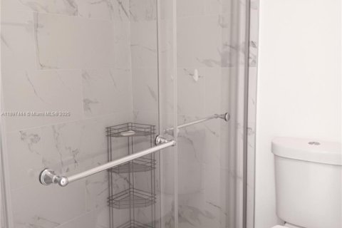 Снять в аренду виллу или дом в Лодердейл-бай-те-Си, Флорида 2.32м2, № 1949736 - фото 10