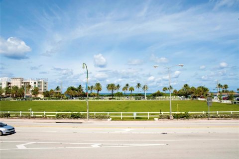 Снять в аренду виллу или дом в Лодердейл-бай-те-Си, Флорида 2.32м2, № 1949736 - фото 14