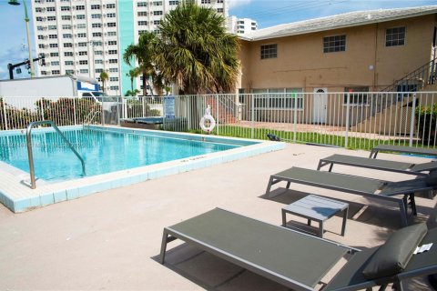 Снять в аренду виллу или дом в Лодердейл-бай-те-Си, Флорида 2.32м2, № 1949736 - фото 12