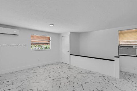 Снять в аренду квартиру в Майами, Флорида 1 спальня, 55.74м2, № 2062965 - фото 4