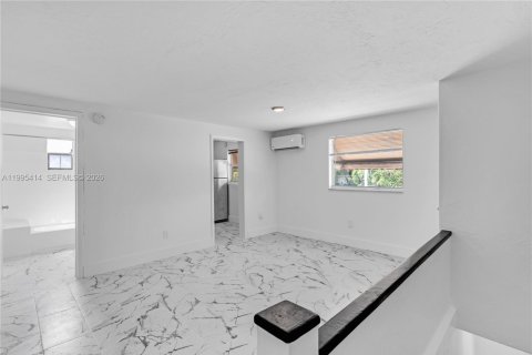 Снять в аренду квартиру в Майами, Флорида 1 спальня, 55.74м2, № 2062965 - фото 3