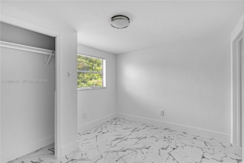 Снять в аренду квартиру в Майами, Флорида 1 спальня, 55.74м2, № 2062965 - фото 11