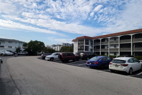 Condominio en venta en Pompano Beach, Florida, 2 dormitorios, 92.9 m2 № 2006306 - foto 2