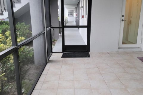 Copropriété à vendre à Pompano Beach, Floride: 2 chambres, 92.9 m2 № 2006306 - photo 29