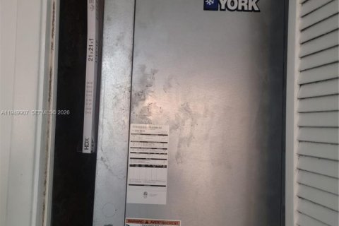 Condominio en venta en Pompano Beach, Florida, 2 dormitorios, 92.9 m2 № 2006306 - foto 8