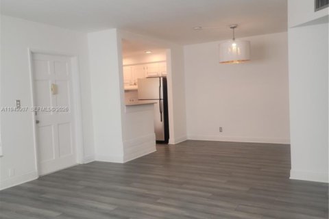 Condominio en venta en Pompano Beach, Florida, 2 dormitorios, 92.9 m2 № 2006306 - foto 5