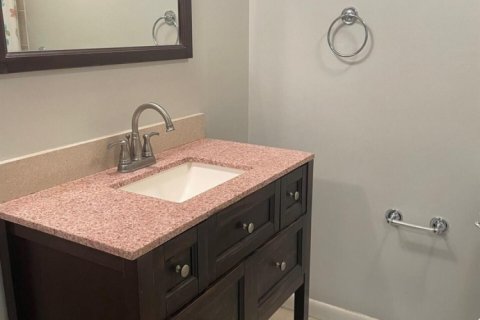 Condominio en alquiler en Stuart, Florida, 2 dormitorios, 94.85 m2 № 1223242 - foto 1