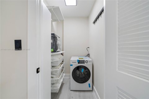Condominio en venta en Miami Beach, Florida, 55.74 m2 № 1790263 - foto 9