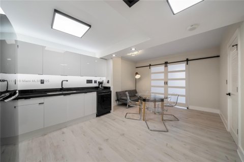 Condominio en venta en Miami Beach, Florida, 55.74 m2 № 1790263 - foto 3