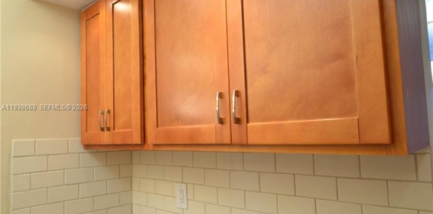 Condo in North Miami Beach, Florida, 1 bedroom  № 1996346