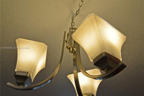 Condo in North Miami Beach, Florida, 1 bedroom  № 1996346 - photo 12