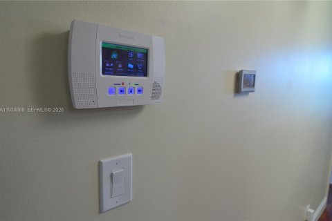 Condo in North Miami Beach, Florida, 1 bedroom  № 1996346 - photo 18