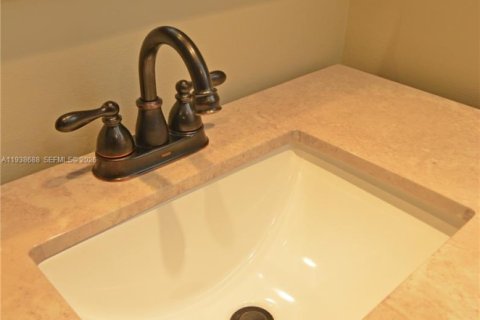 Condo in North Miami Beach, Florida, 1 bedroom  № 1996346 - photo 9