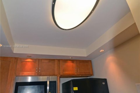 Condo in North Miami Beach, Florida, 1 bedroom  № 1996346 - photo 14