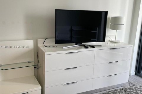 Condo in Miami, Florida, 2 bedrooms  № 2017583 - photo 9