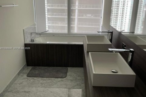 Condo in Miami, Florida, 2 bedrooms  № 2017583 - photo 14